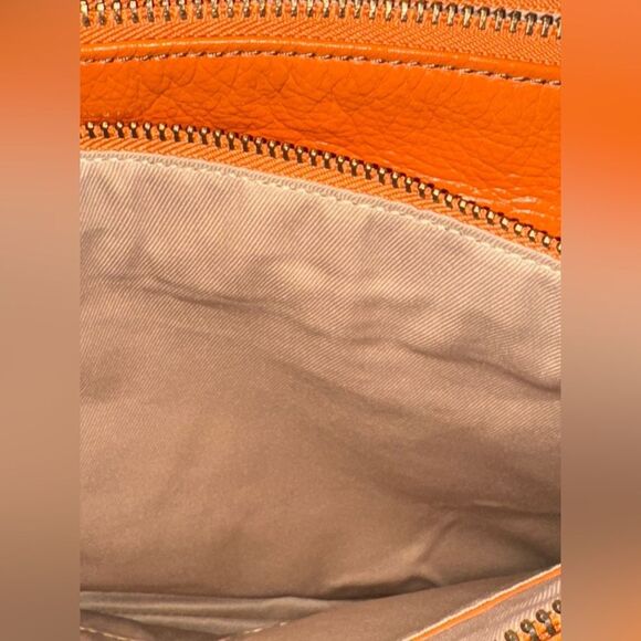 π§‘β Bright Rich Orange Pebbled Leather Crossbody Bag π§‘
Lots of pockets - Picture 12 of 16